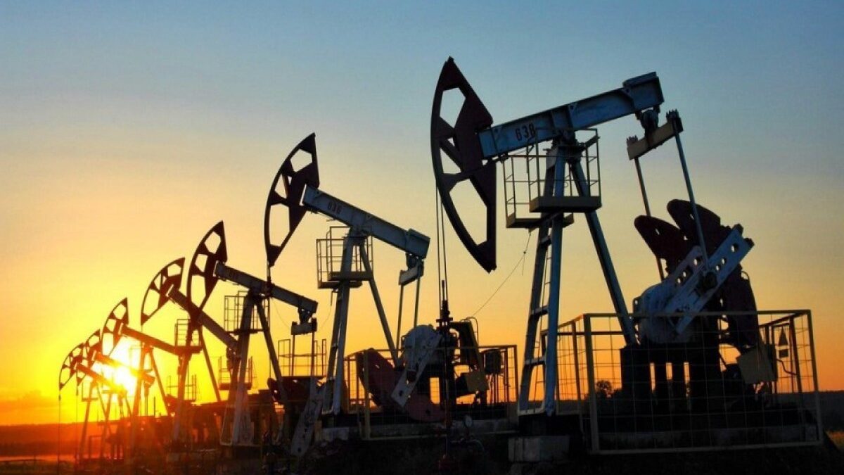 Цена на нефть марки «Brent» на мировых рынках опустилась ниже 98 долларов