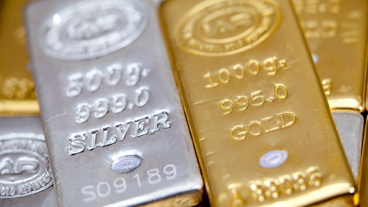 Цена на золото на товарных рынках приближается к 4800 долларам