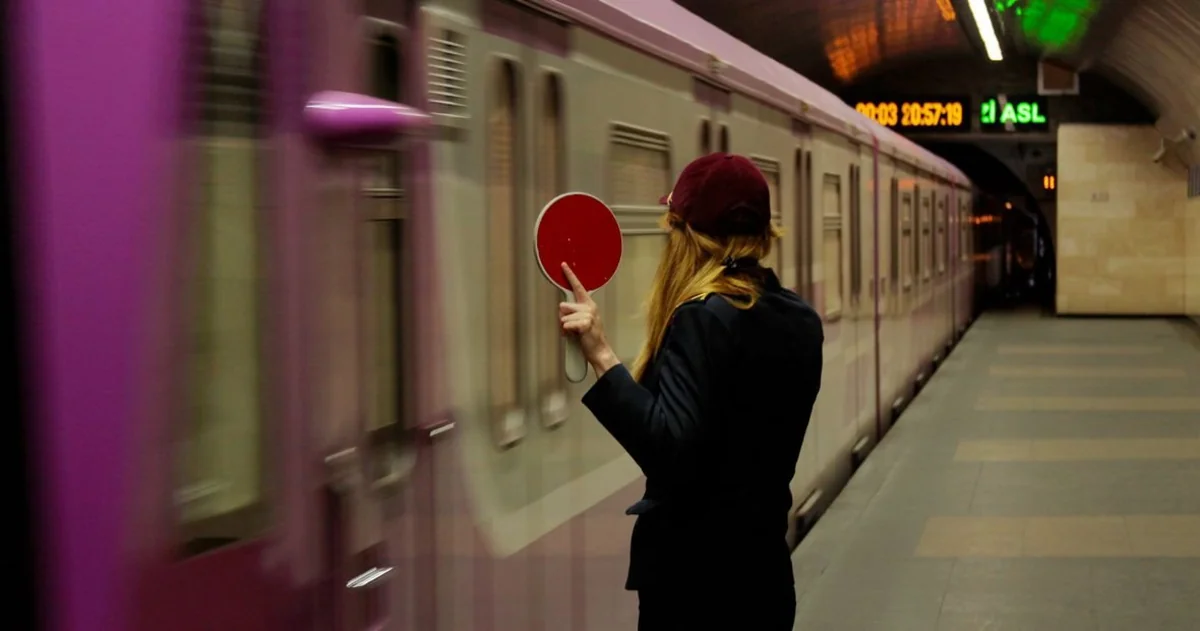 На станции «28 Мая» скончался пассажир, упавший на пути