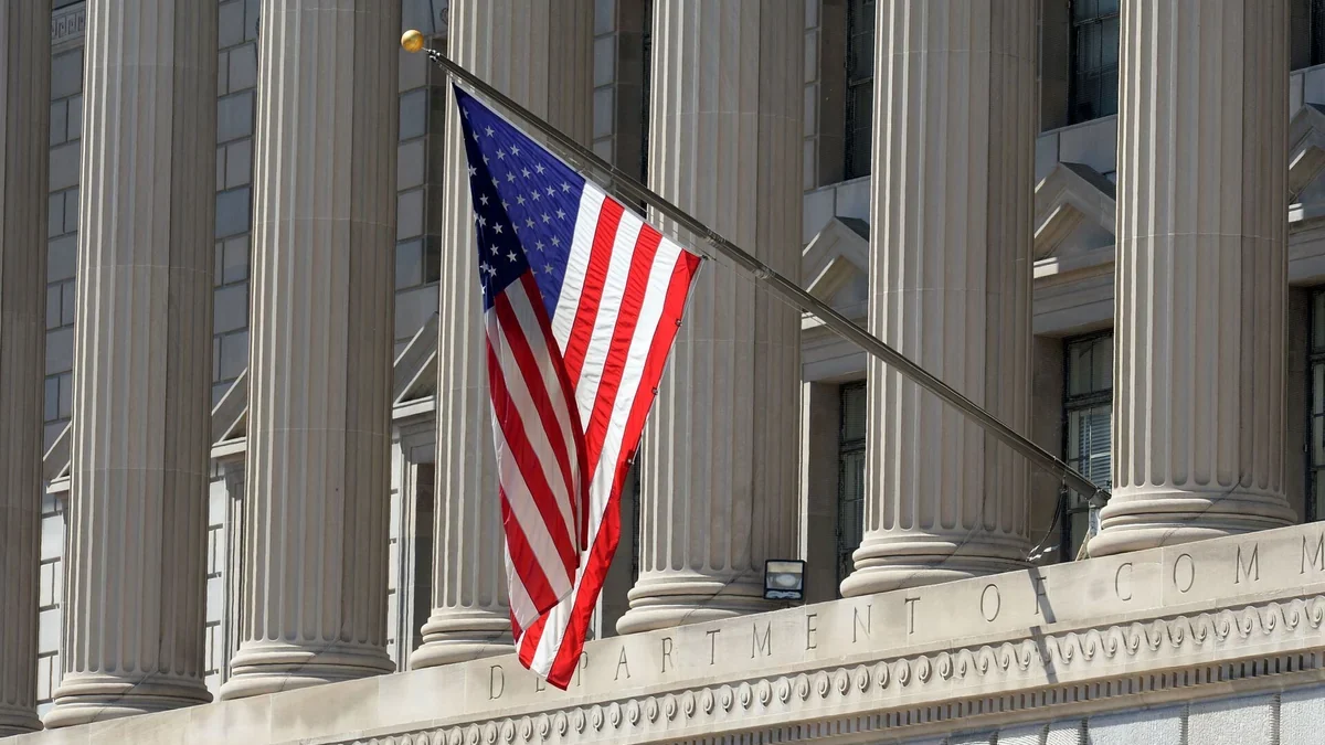США продлили срок смягчения санкций, введенных в отношении российской и иранской нефти, на 30 дней