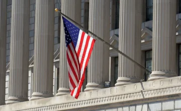 США продлили срок смягчения санкций, введенных в отношении российской и иранской нефти, на 30 дней