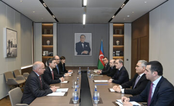 Джейхун Байрамов встретился с заместителем госсекретаря Швейцарии