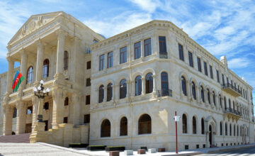 Обвиняемая в мошенничестве директор школы экстрадирована из Турции в Азербайджан