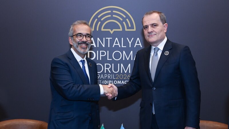 Джейхун Байрамов встретился со своим португальским коллегой