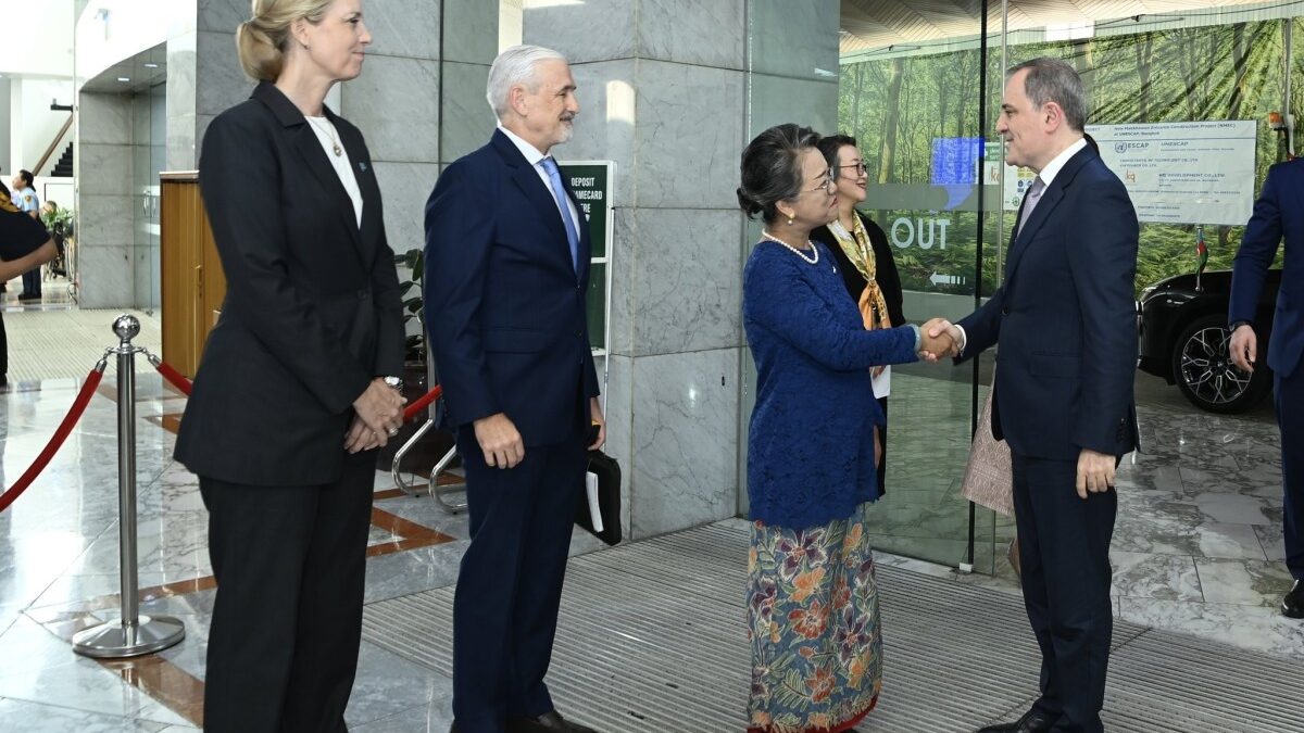 Джейхун Байрамов находится с визитом в Бангкоке