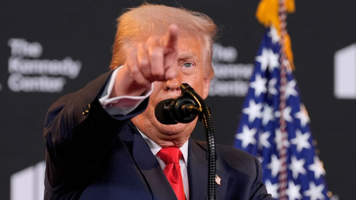 Трамп ОБВИНИЛ Иран в нарушении режима прекращения огня