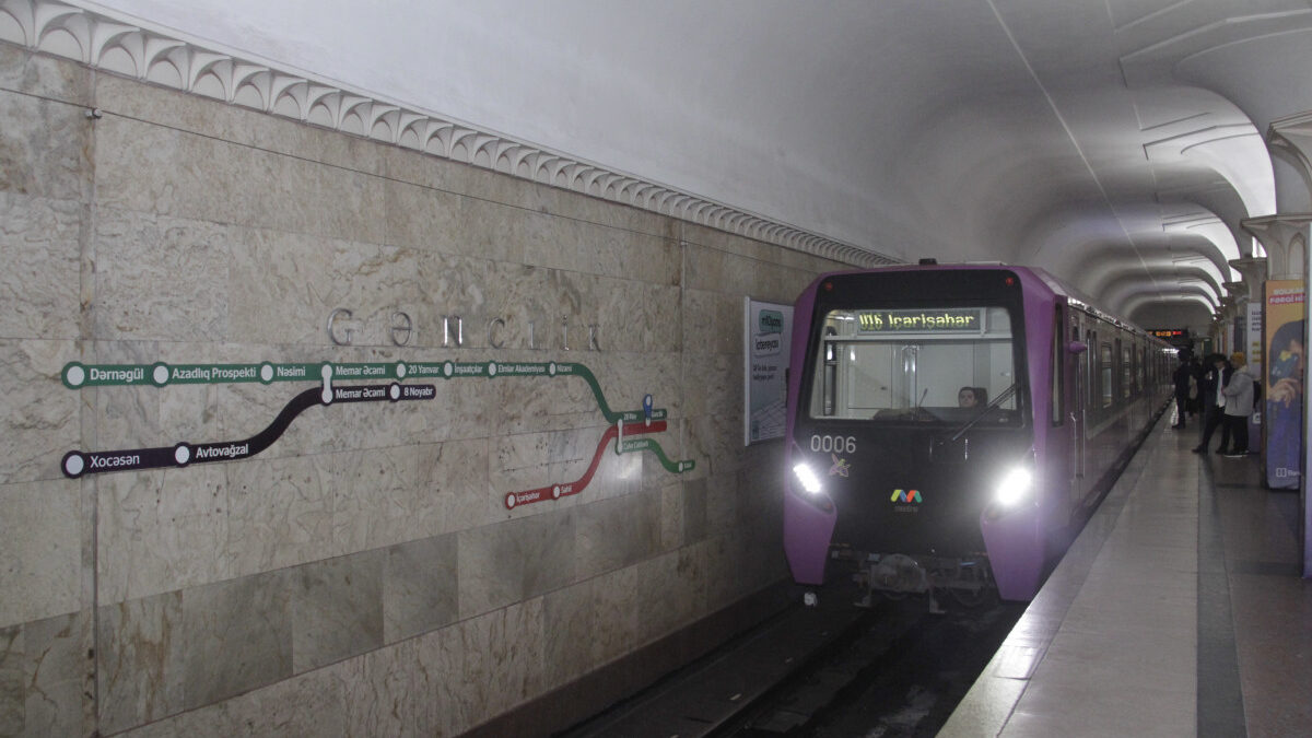 В Бакинском метрополитене возникла давка