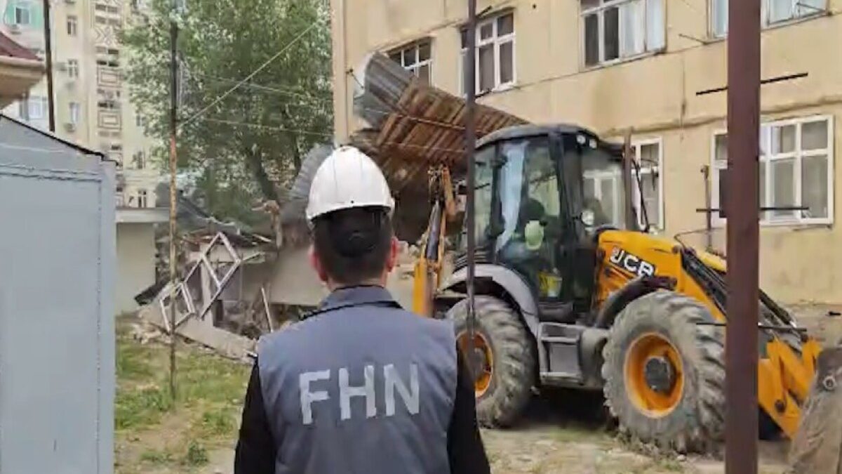 В Сумгайыте снесена незаконная постройка – ВИДЕО