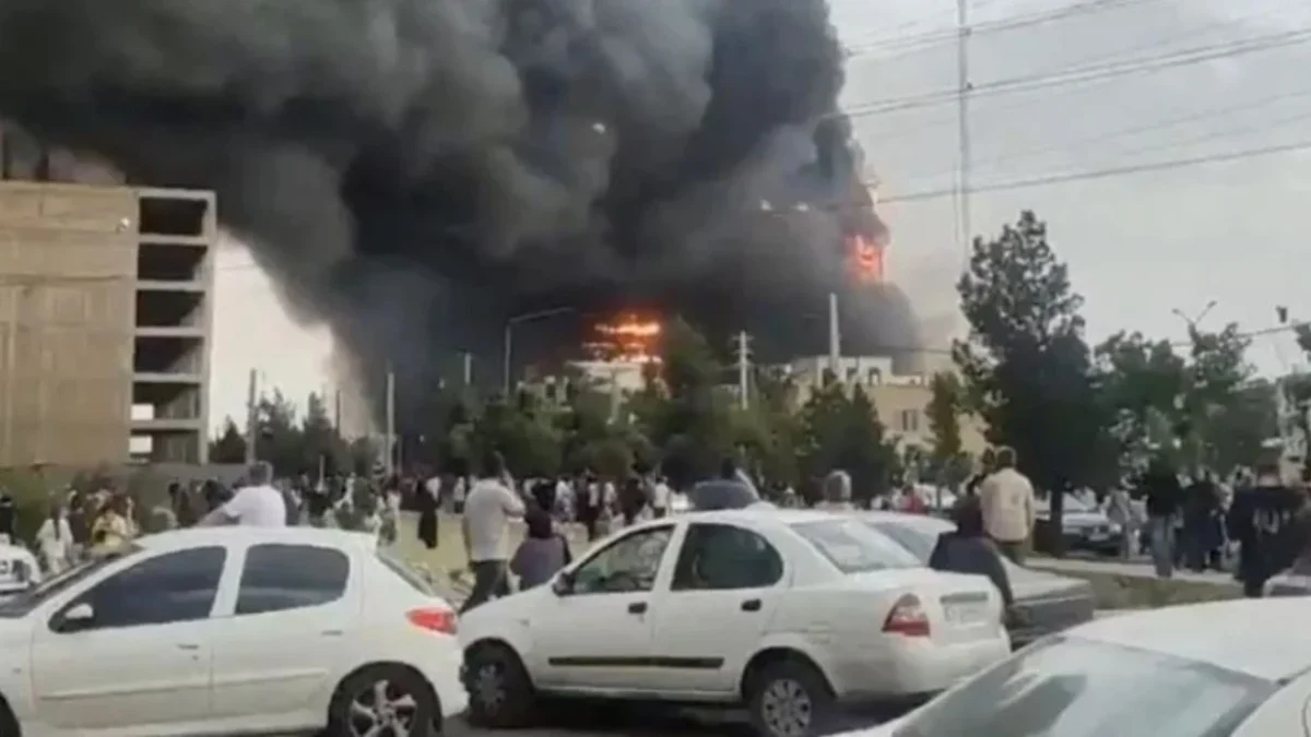 Пожар в торговом центре Тегерана: 8 погибших