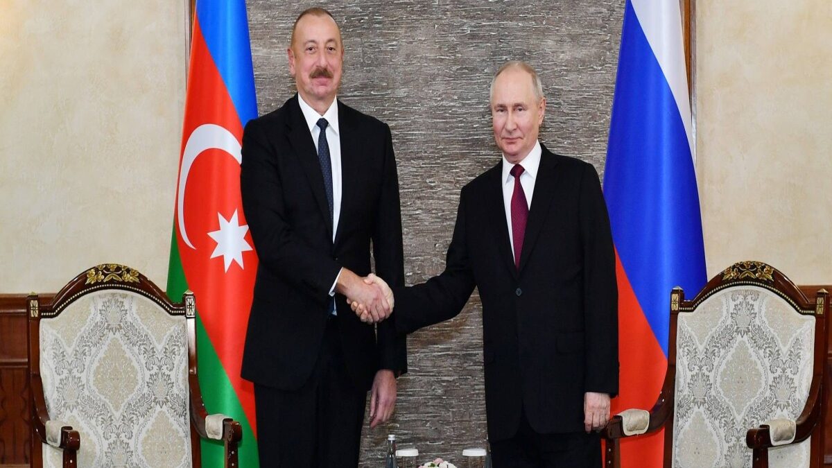 Путин поздравил Президента Азербайджана с Днем независимости