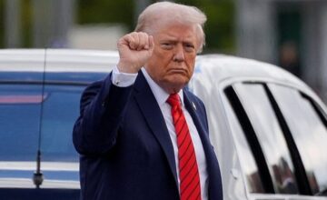 Трамп жестко отреагировал на запрет называть театр его именем