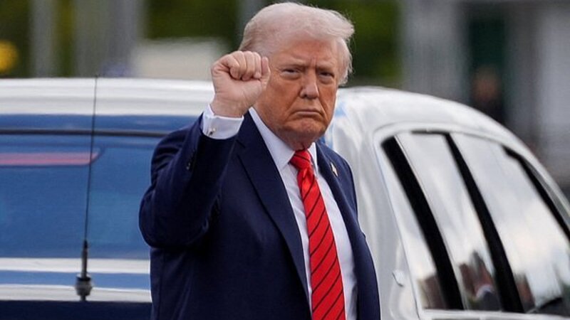 Трамп жестко отреагировал на запрет называть театр его именем