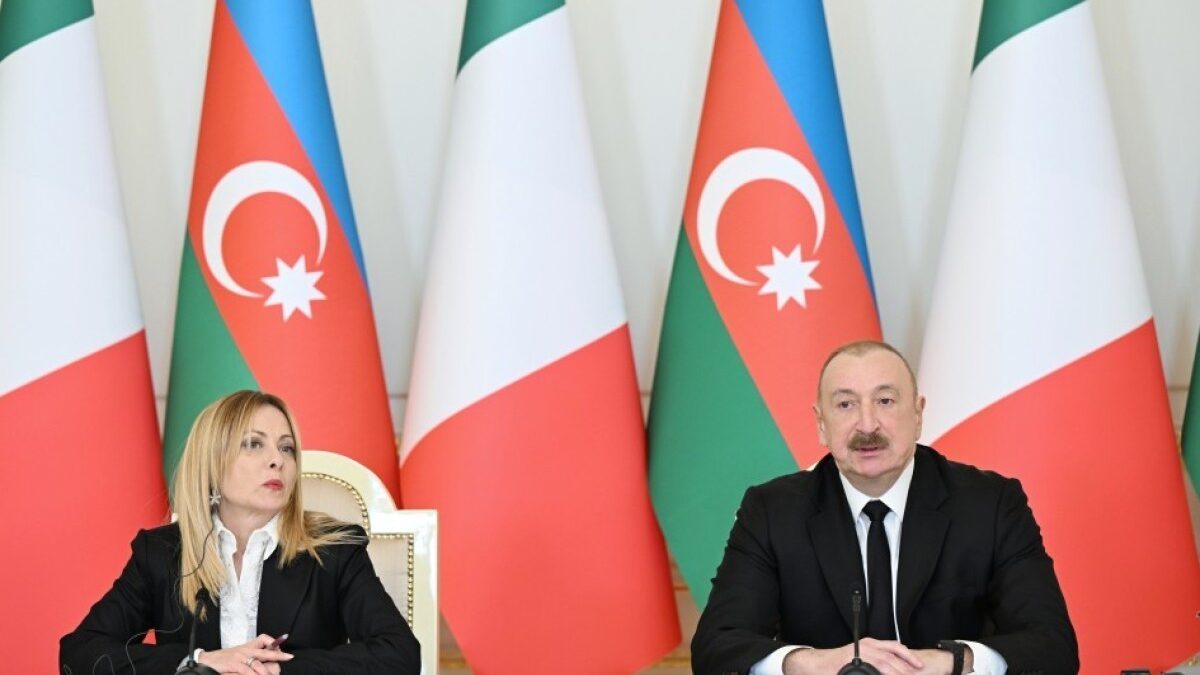 В социальных сетях Президента Ильхама Алиева опубликован видеоролик о встрече с Джорджей Мелони