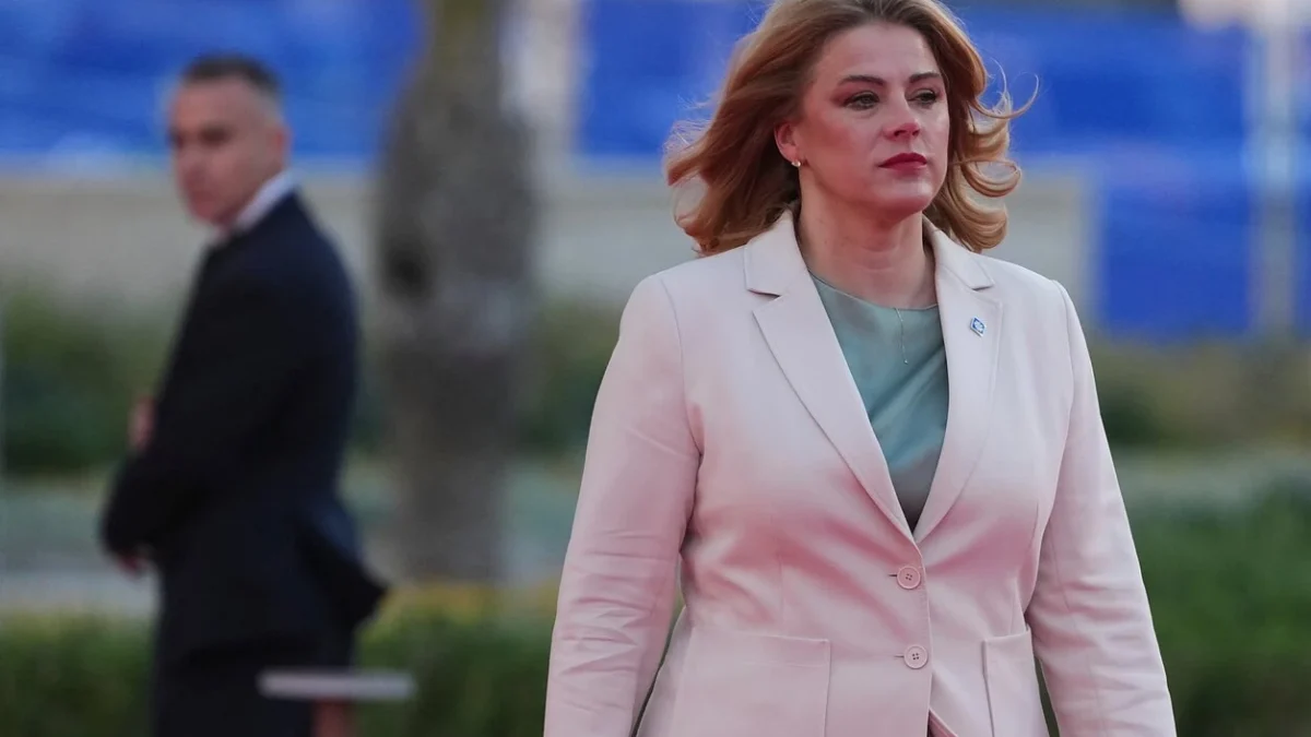 Премьер-министр Латвии ушла в отставку