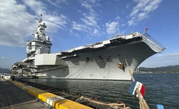 Французский авианосец «Charles de Gaulle» вошел в Красное море