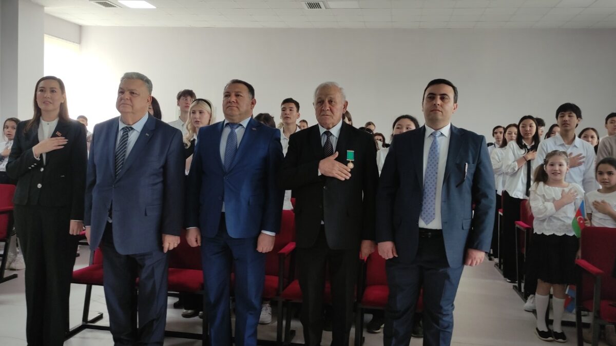В Бишкеке состоялось мероприятие по случаю 103-й годовщины со дня рождения Общенационального лидера Гейдара Алиева