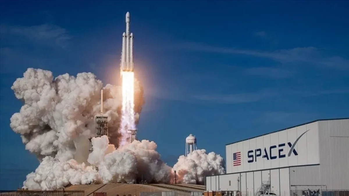 Компания SpaceX Илона Маска подала заявку на IPO