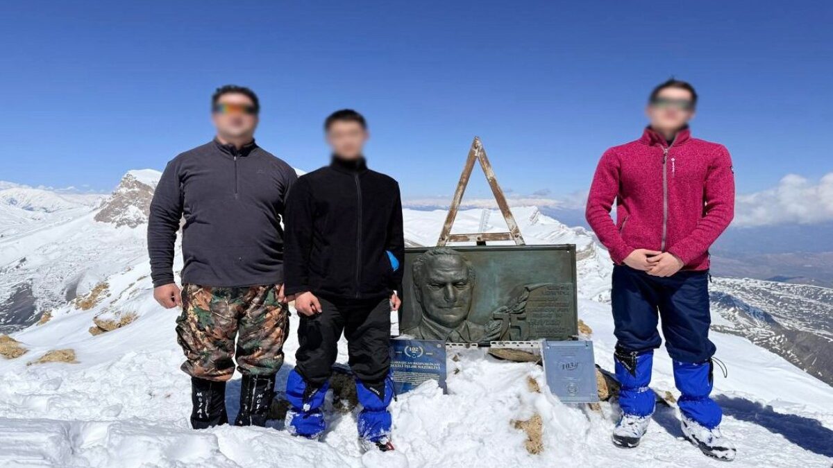 Сотрудники СГБ совершили восхождение на «Пик Гейдара»