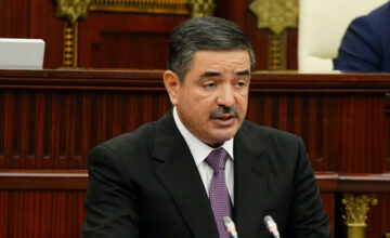 Генерал отчитывается в Милли Меджлисе