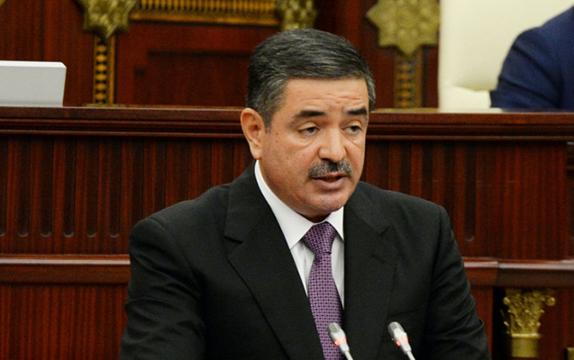 Генерал отчитывается в Милли Меджлисе