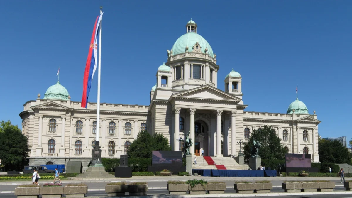 ЕС приостановил финансовую помощь Сербии