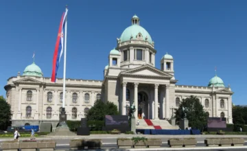 ЕС приостановил финансовую помощь Сербии