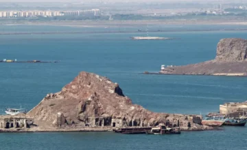 У побережья Йемена обнаружена подозрительная вооруженная лодка