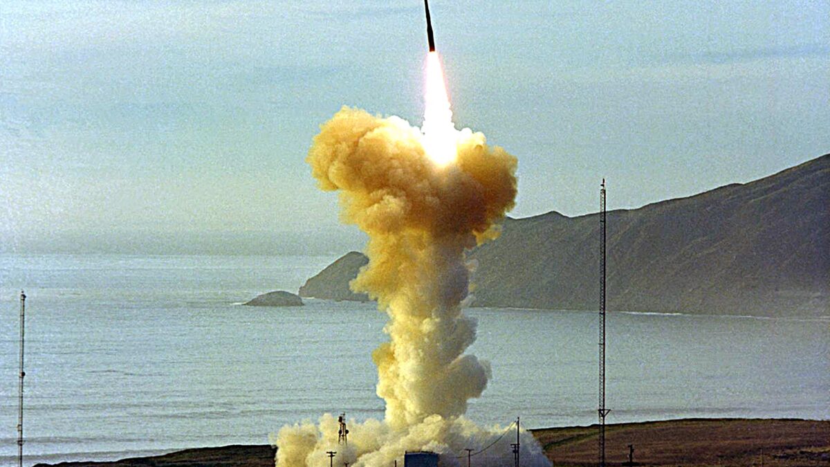США провели испытание межконтинентальной ракеты
