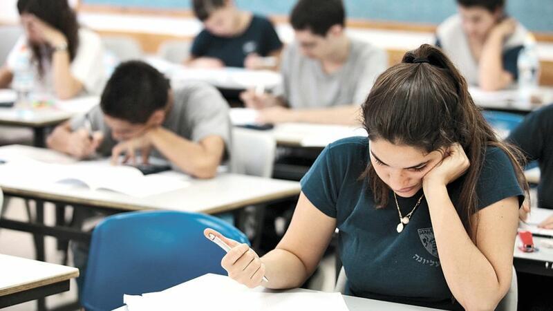 Около 40 процентов абитуриентов I–IV групп специальностей набрали менее 200 баллов