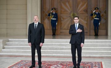 В Баку состоялась церемония официальной встречи Президента Туркменистана