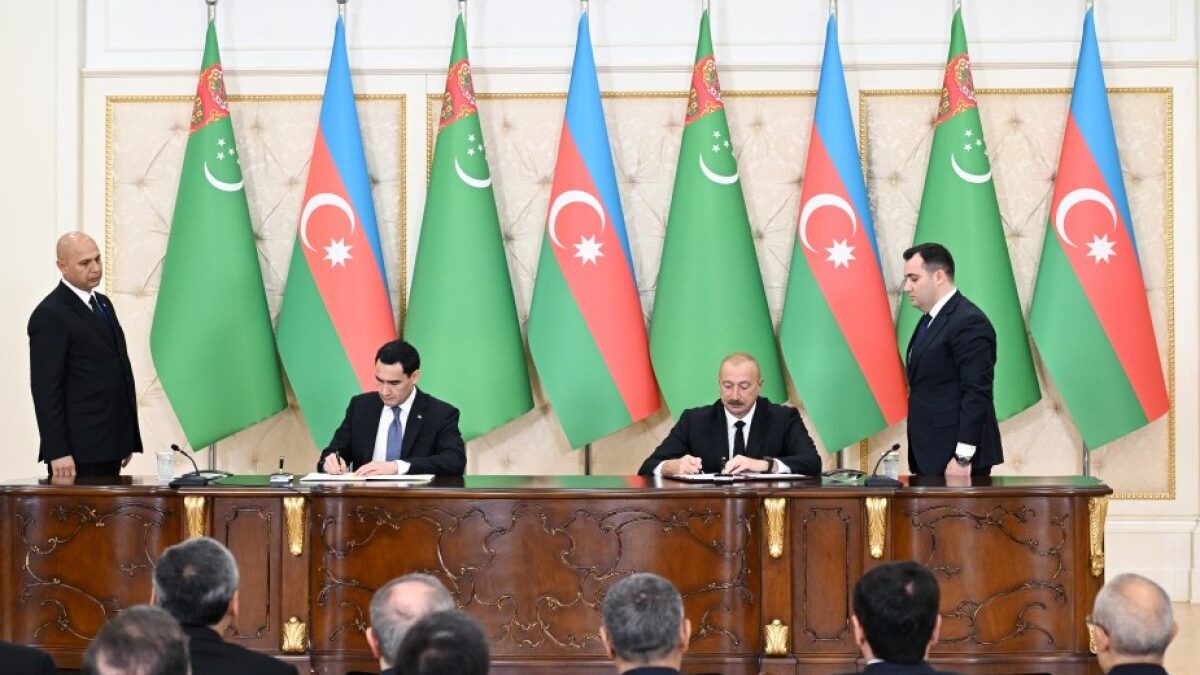 Состоялся обмен азербайджано-туркменскими документами