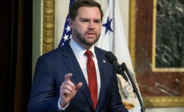 Вэнс заявил, что Ормузский пролив открыт