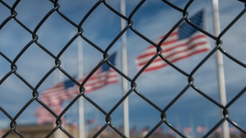 Предложение об увеличении пошлин на подачу заявления на гражданство в США до 80%