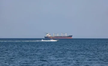 США задержали в Индийском океане нефтяной супертанкер, связанный с Ираном