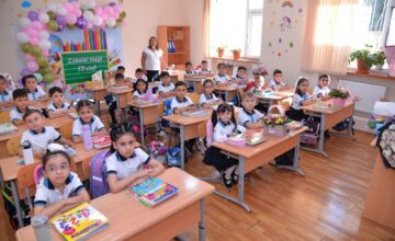 В Азербайджане озвучено число школьников