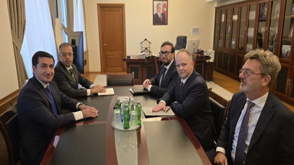 Хикмет Гаджиев обсудил партнерство Азербайджан–НАТО со спецпредставителем Генсека