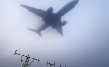 Аэропорты Лондона парализованы, сотни рейсов задержаны из-за шторма