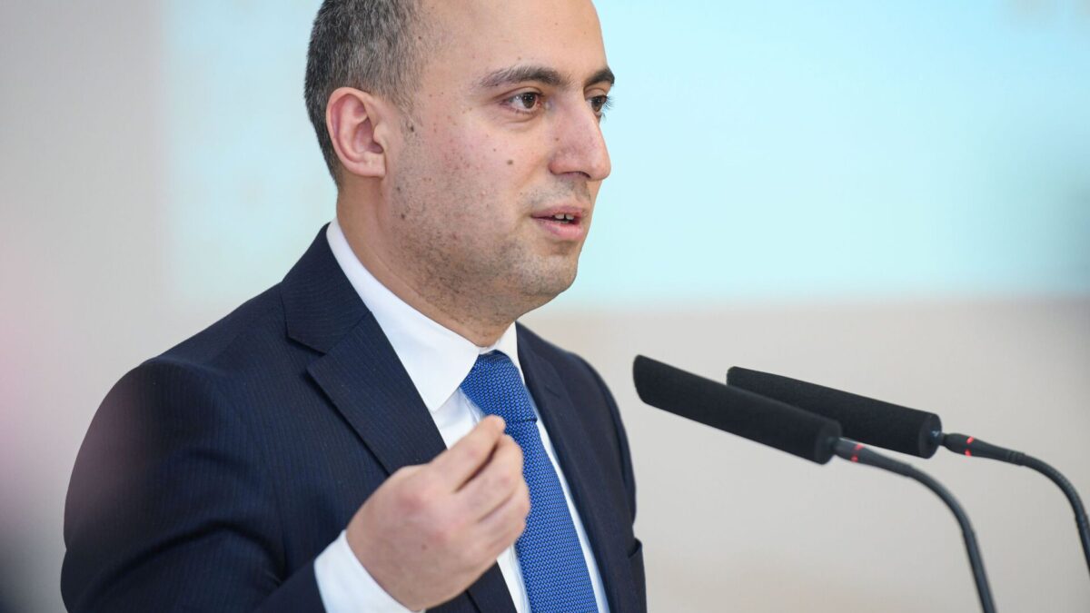Эмин Амруллаев: «В сфере образования нет системной коррупции»