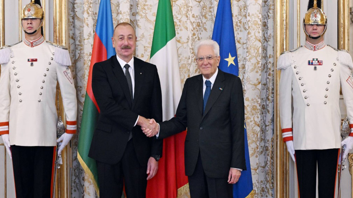 Азербайджанский лидер поздравил Президента Италии