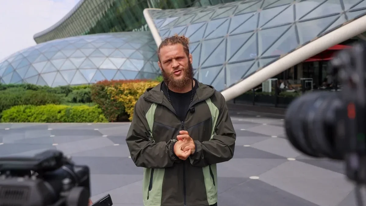 Боец UFC Рафаэль Физиев прибыл в Азербайджан