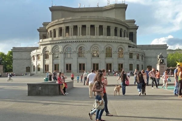Армяне станцевали под азербайджанскую песню – Видео