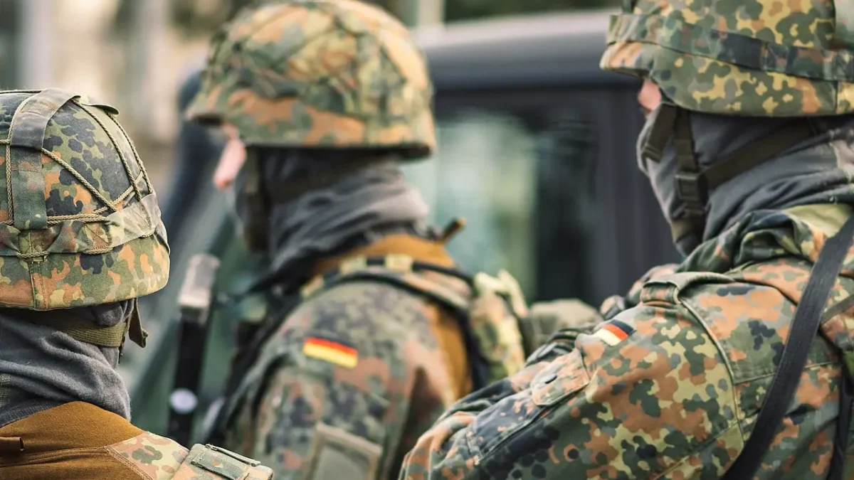 Германия и Нидерланды открыли центр военного командования в странах Балтии