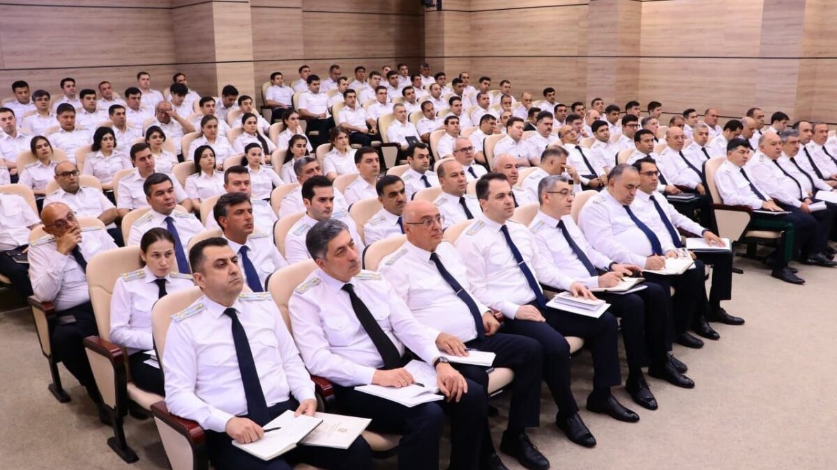В Баку сотрудник прокуратуры освобожден от должности в качестве меры дисциплинарного взыскания