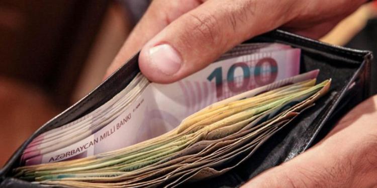 В Азербайджане выросла среднемесячная заработная плата