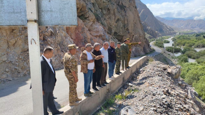 Кыргызстан и Таджикистан обсудили укрепление берегов рек на границе