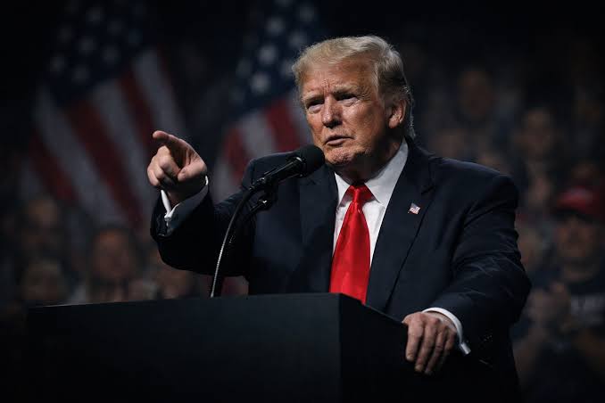 Трамп пригрозил Ирану военным наказанием за нападения хуситов на суда