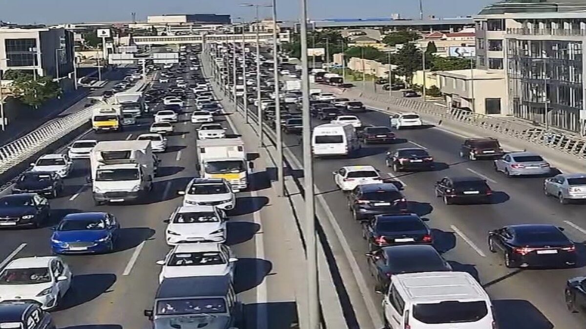 В Баку наблюдается плотность движения в 23 направлениях – ФОТО