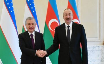 Азербайджанский лидер позвонил Шавкату Мирзиёеву