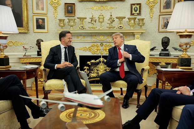 НАТО присвоило Рютте звание «брачного консультанта»