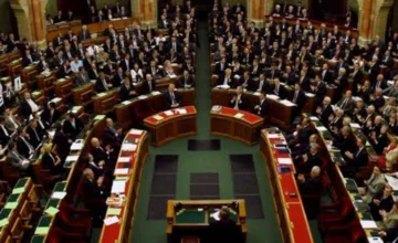 Парламент Венгрии проголосовал за отстранение президента от должности